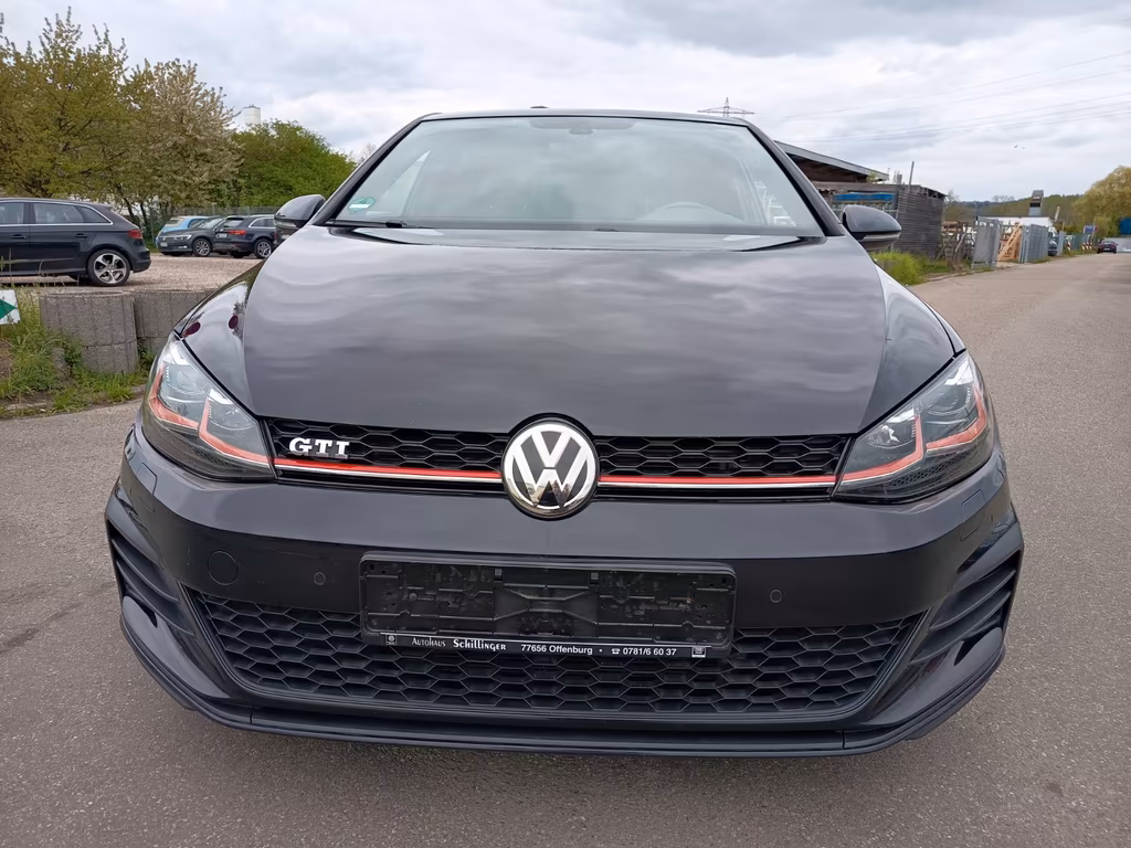 Volkswagen Golf GTI 2017 - voiture d'occasion disponible chez German Auto Cars