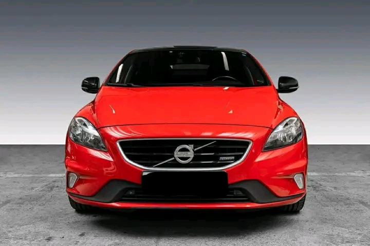 Volvo V40 2014 - voiture d'occasion disponible chez German Auto Cars