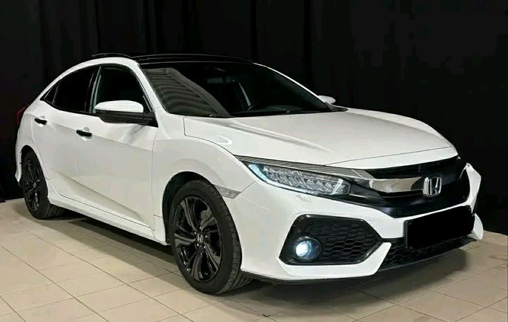 Honda Civic 1.5 2017 - voiture d'occasion disponible chez German Auto Cars